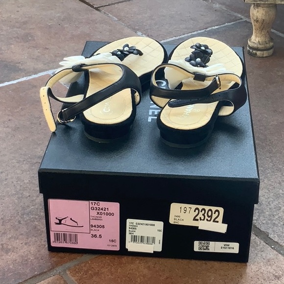 Chanel sandal black with pearl detail size 361/2 - Picture 2 of 3